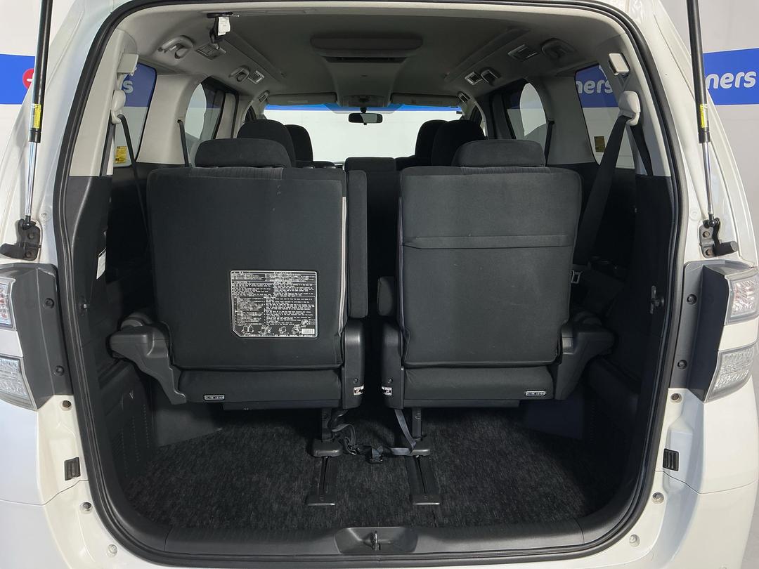 Photo '14' of Toyota Alphard
