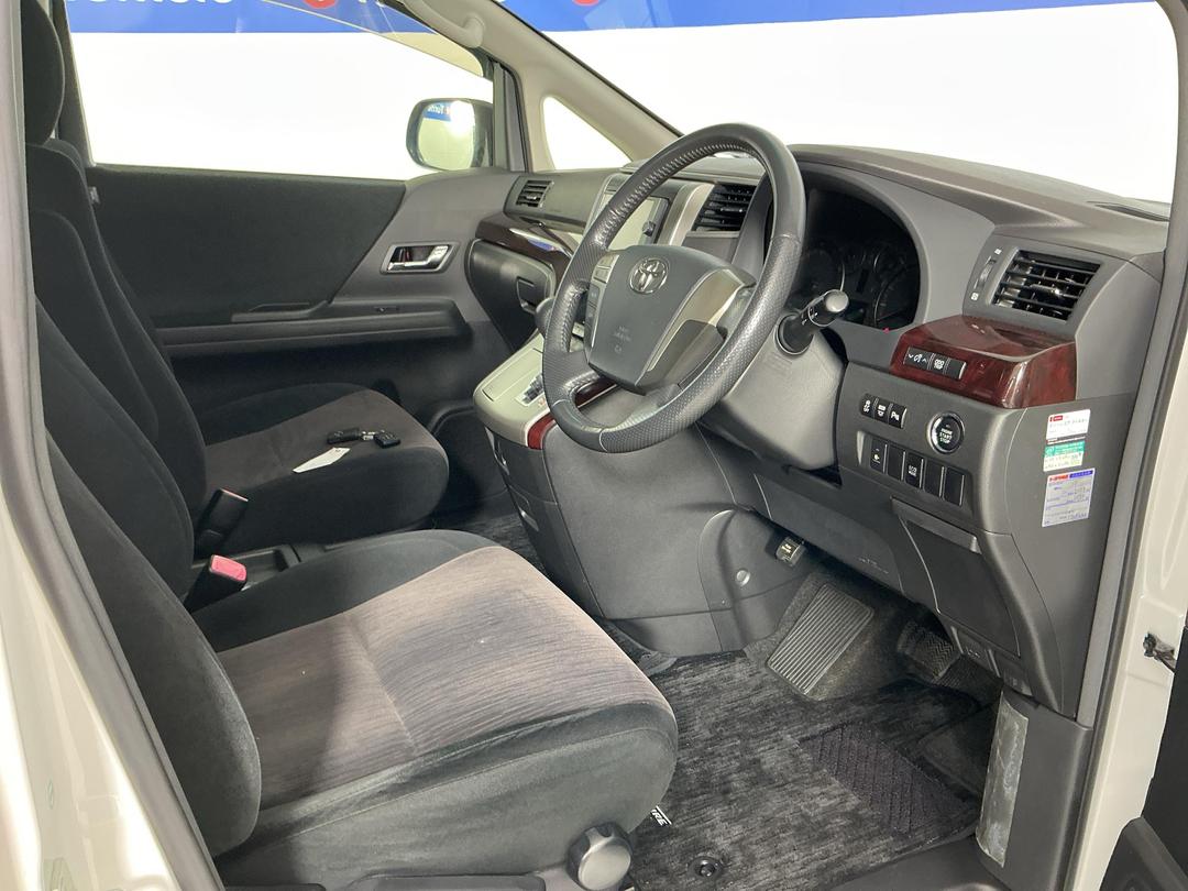 Photo '16' of Toyota Alphard