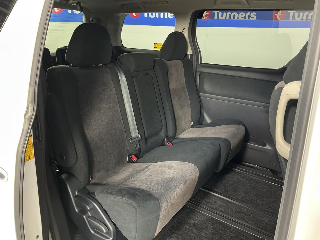 Photo '19' of Toyota Alphard