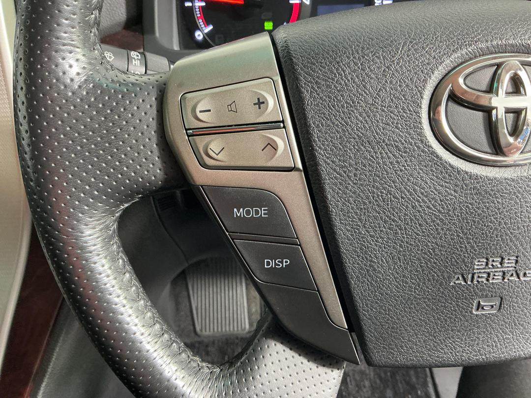 Photo '22' of Toyota Alphard