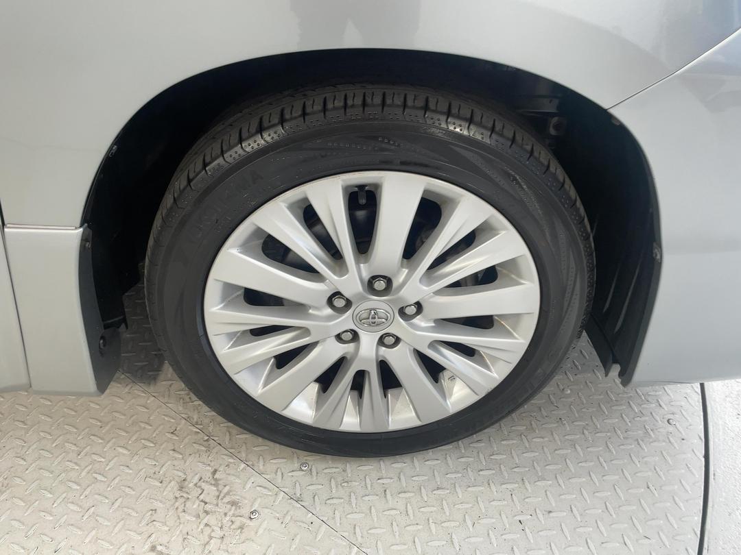 Photo '9' of Toyota Alphard