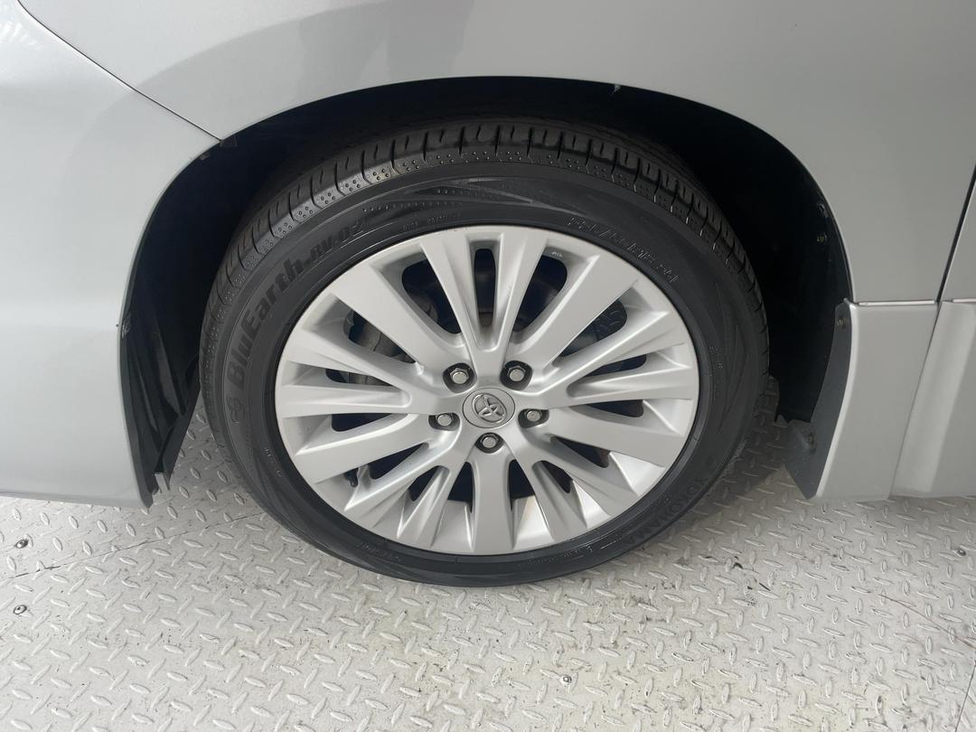 Photo '10' of Toyota Alphard