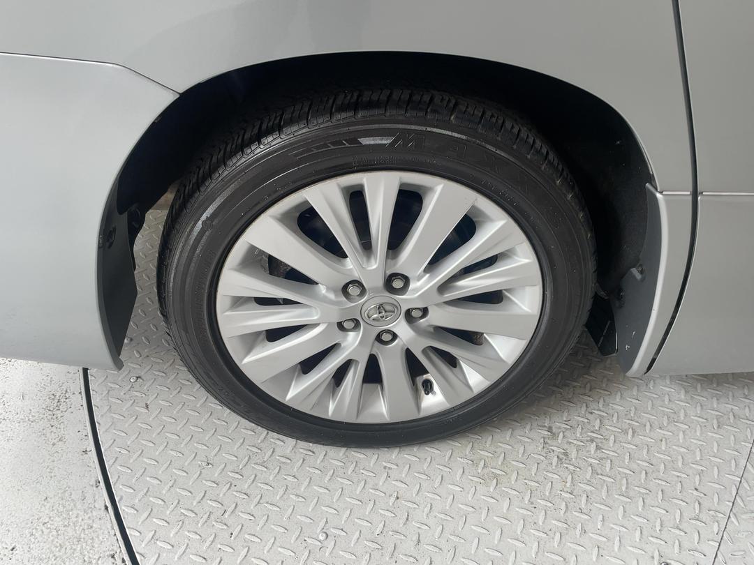 Photo '12' of Toyota Alphard