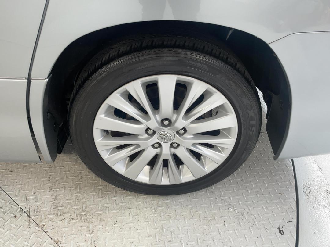 Photo '11' of Toyota Alphard