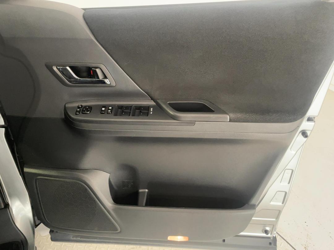 Photo '15' of Toyota Alphard
