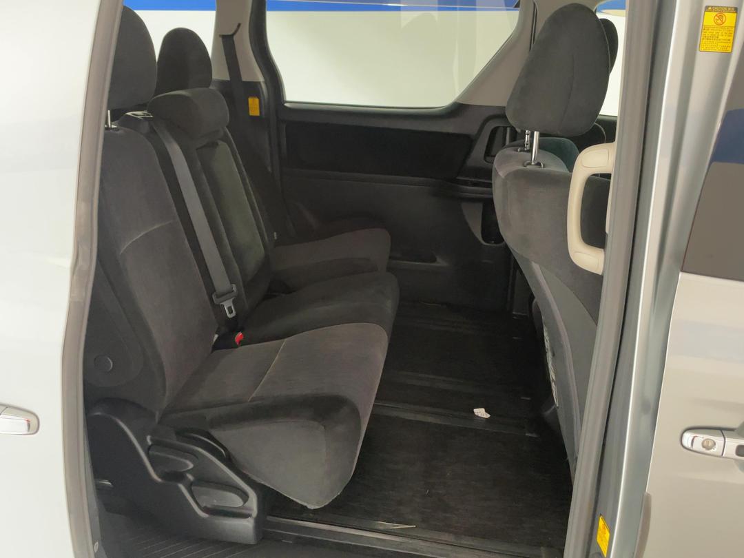Photo '20' of Toyota Alphard