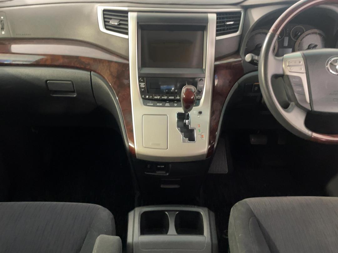 Photo '18' of Toyota Alphard