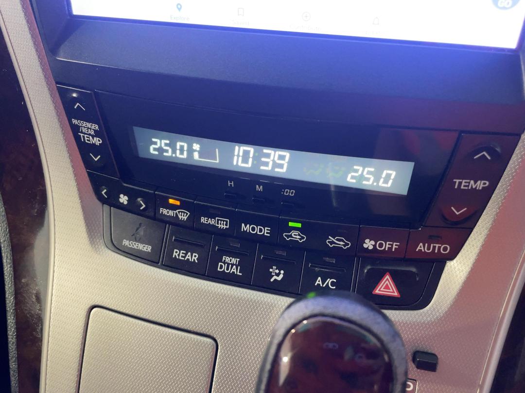 Photo '30' of Toyota Alphard