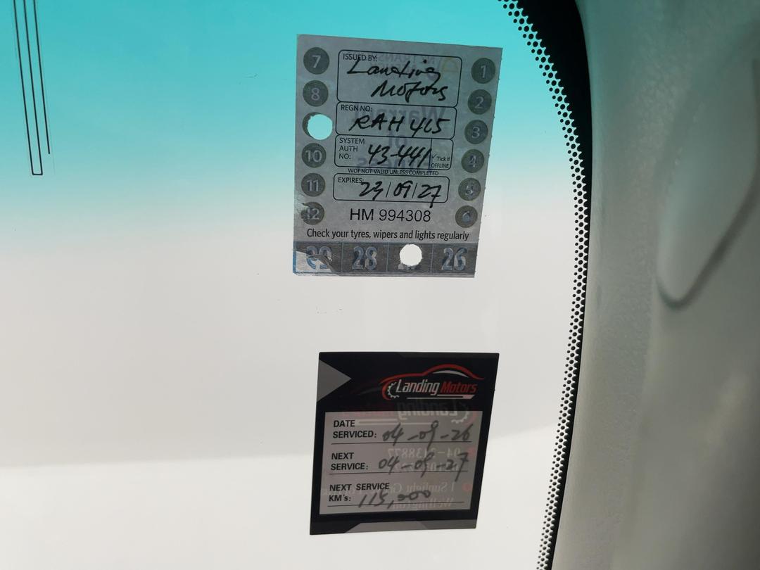 Photo '33' of Toyota Alphard