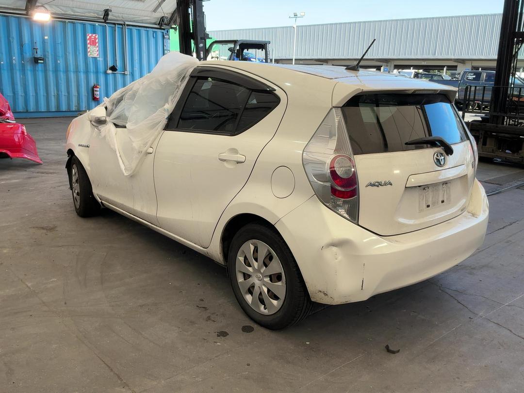 Photo '12' of Toyota Aqua