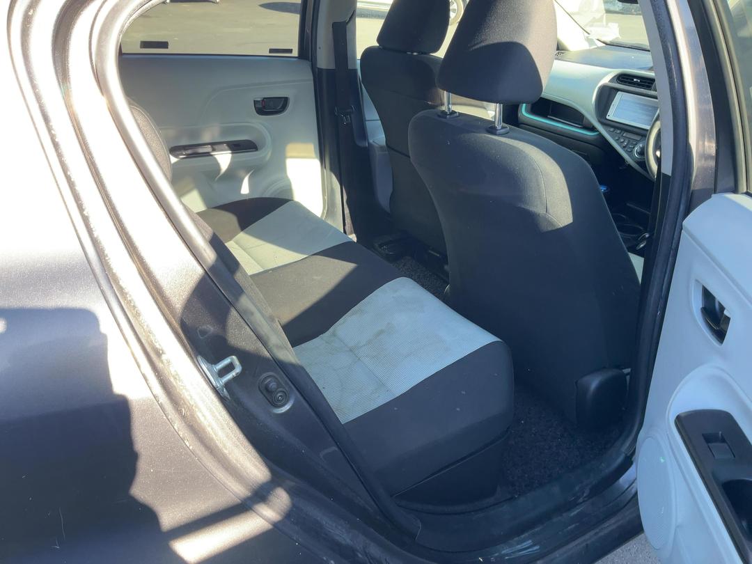 Photo '8' of Toyota Aqua