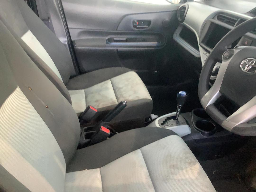 Photo '13' of Toyota Aqua Hybrid