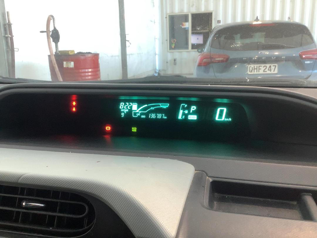 Photo '15' of Toyota Aqua Hybrid