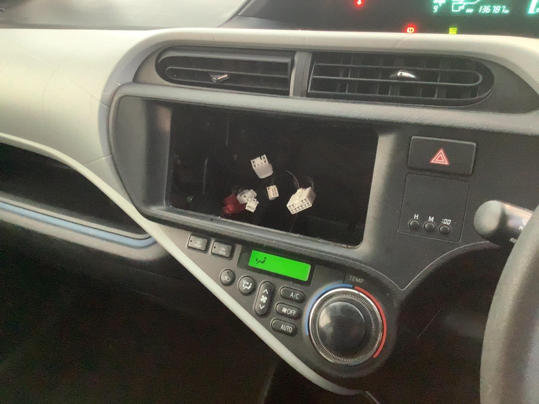 Photo '17' of Toyota Aqua Hybrid