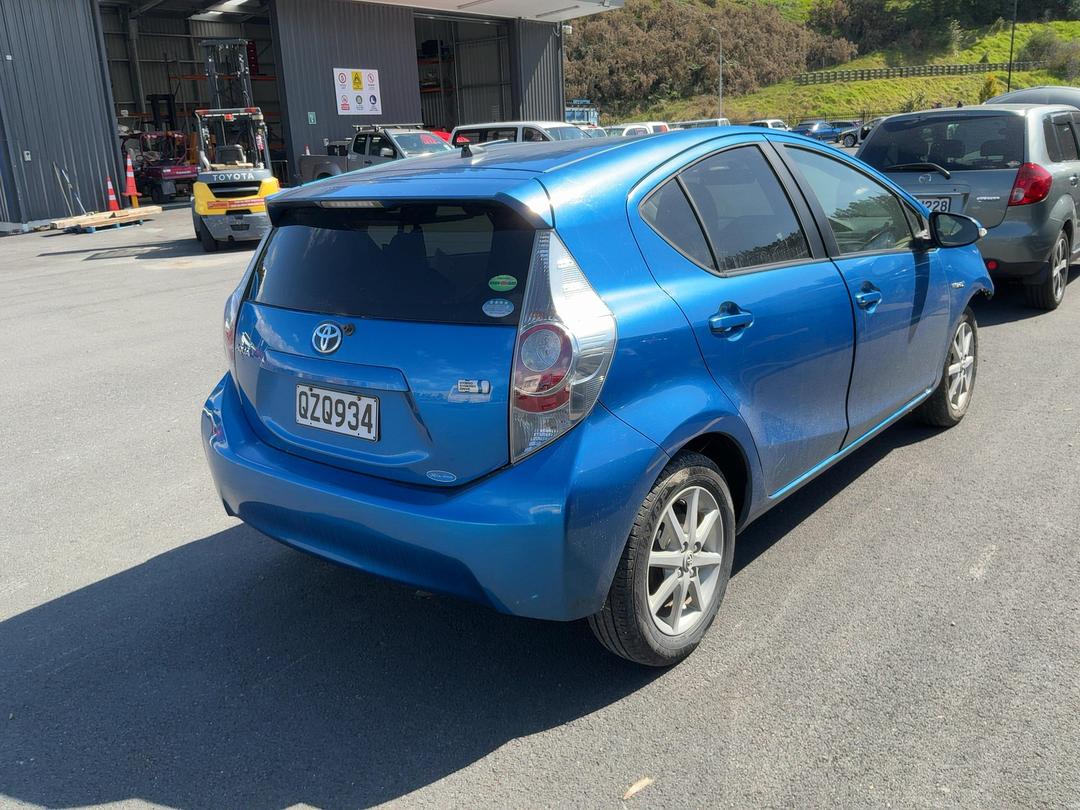 Photo '5' of Toyota Aqua Hybrid