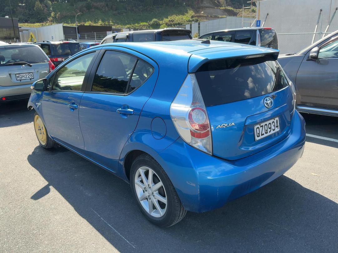 Photo '4' of Toyota Aqua Hybrid