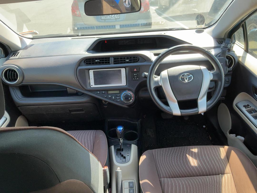 Photo '9' of Toyota Aqua Hybrid