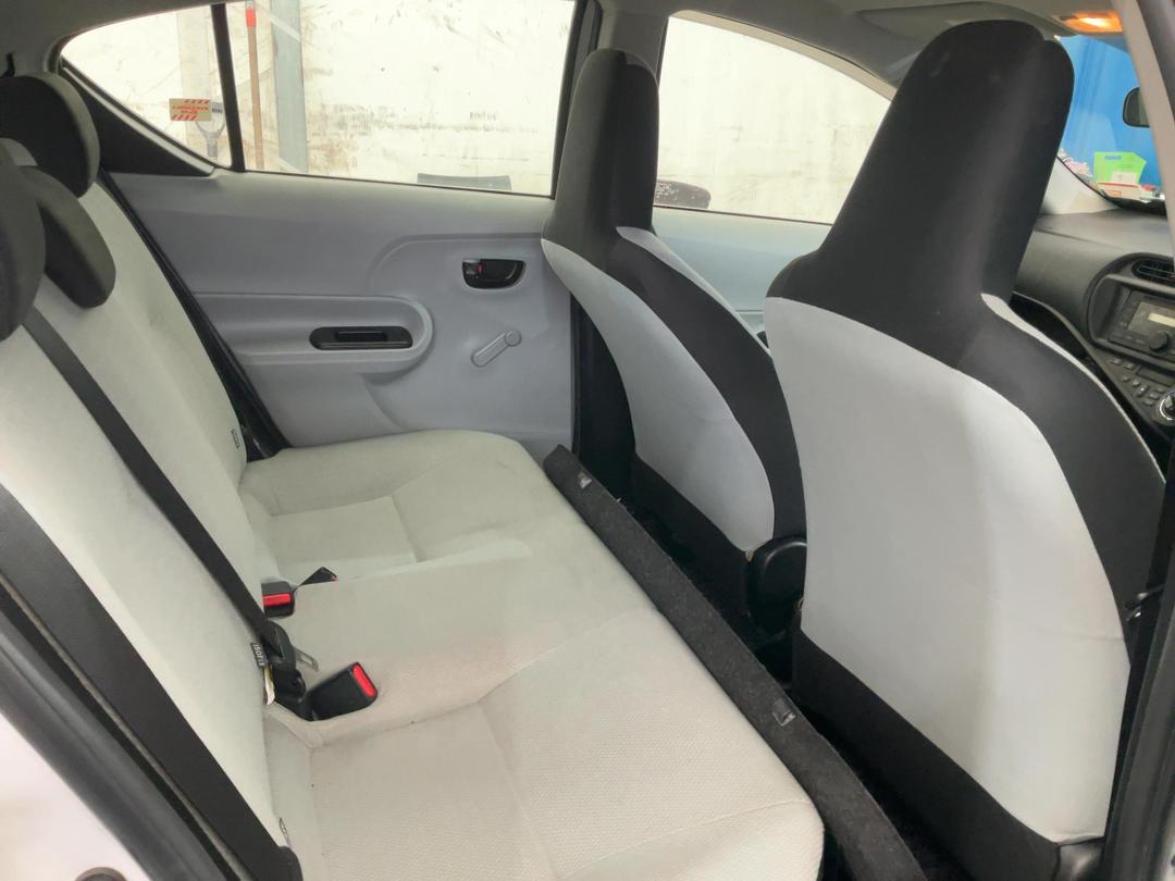 Photo '6' of Toyota Aqua