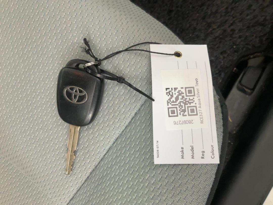 Photo '11' of Toyota Aqua