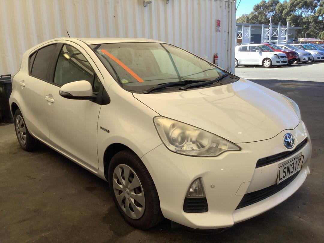 Photo '3' of Toyota Aqua