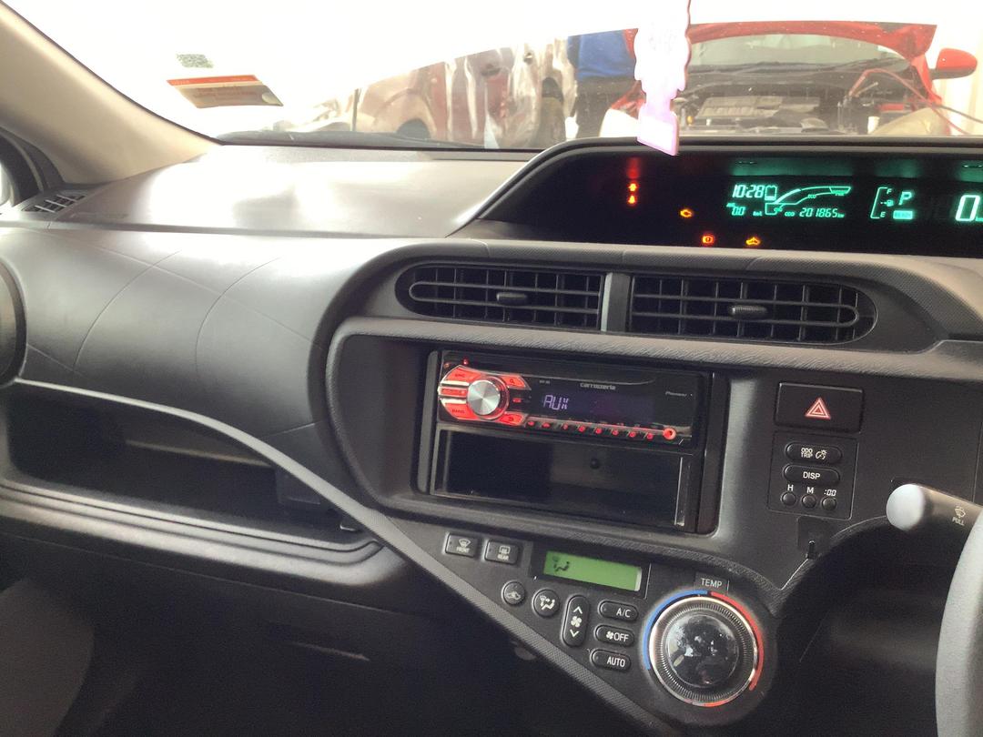 Photo '16' of Toyota Aqua