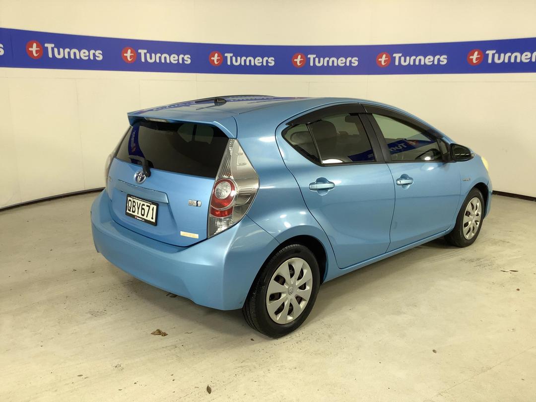 Photo '7' of Toyota Aqua