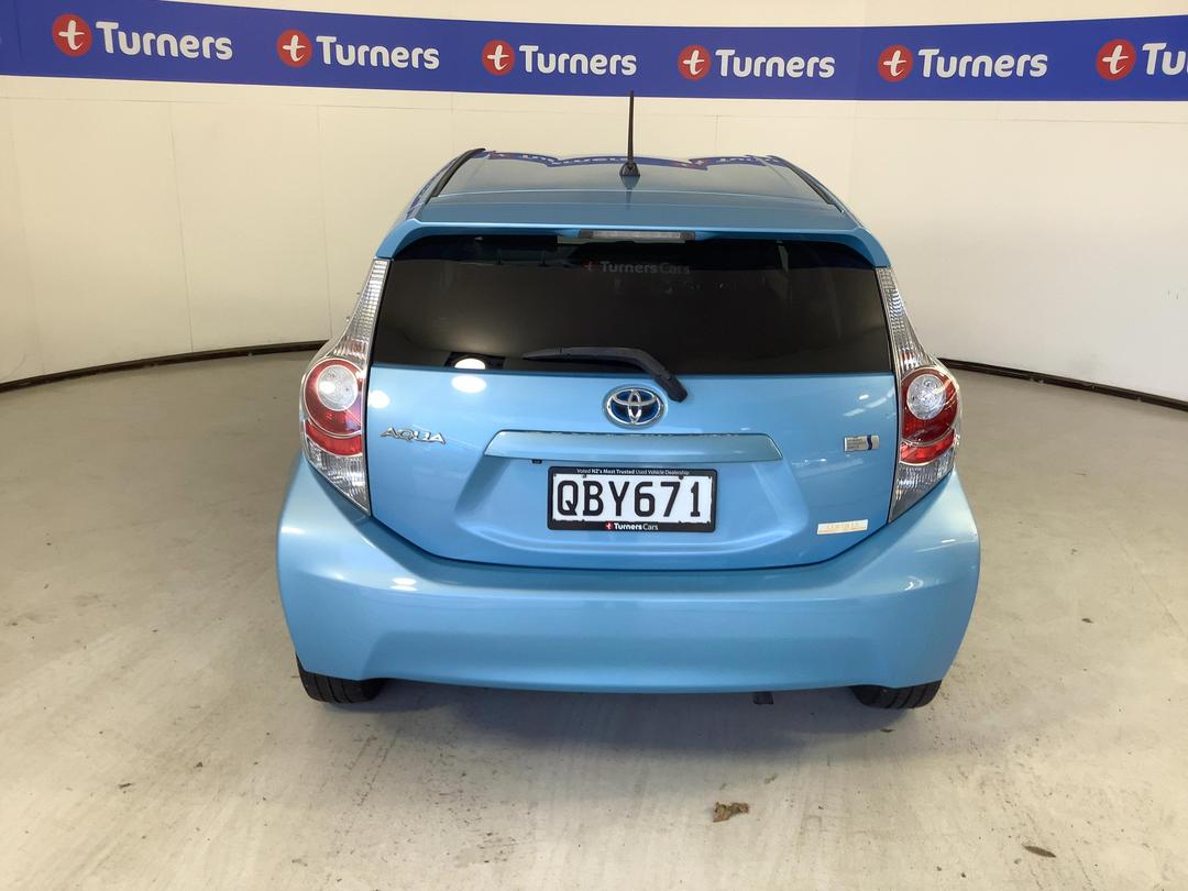 Photo '6' of Toyota Aqua