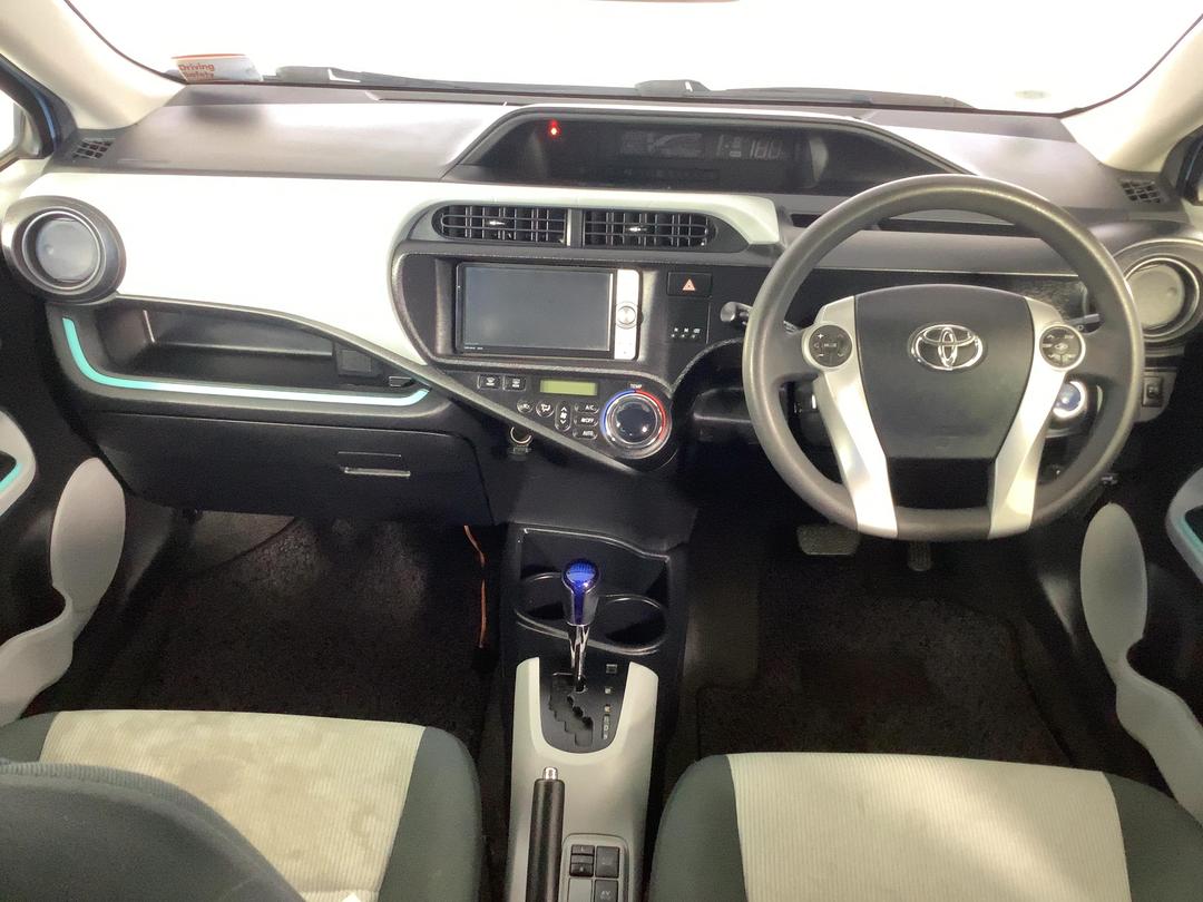 Photo '17' of Toyota Aqua