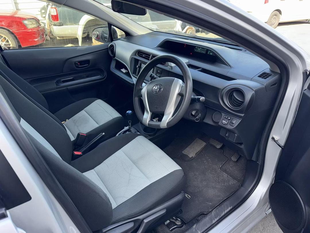 Photo '8' of Toyota Aqua