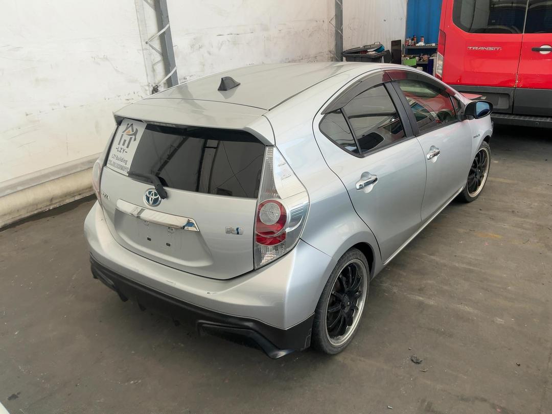 Photo '7' of Toyota Aqua Hybrid