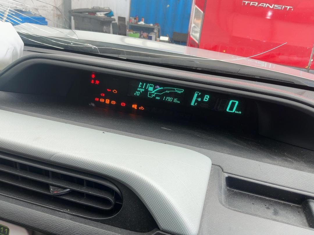 Photo '19' of Toyota Aqua Hybrid