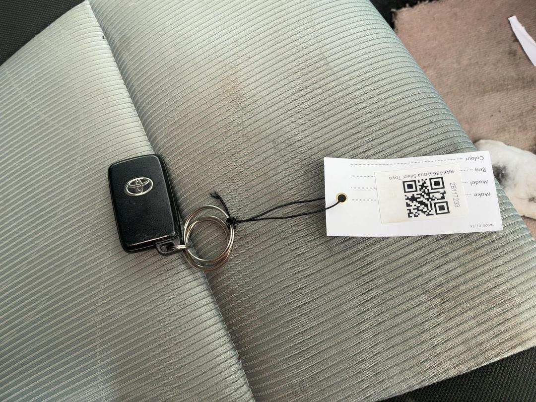 Photo '20' of Toyota Aqua Hybrid