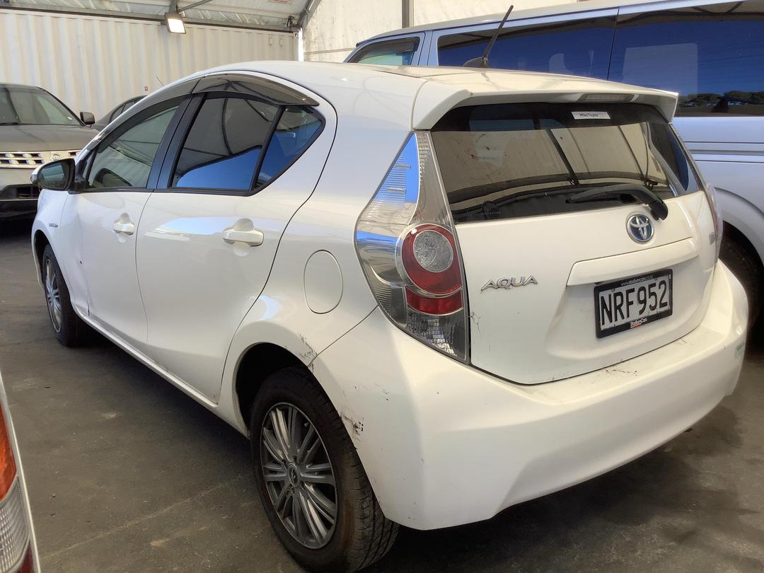 Photo '6' of Toyota Aqua