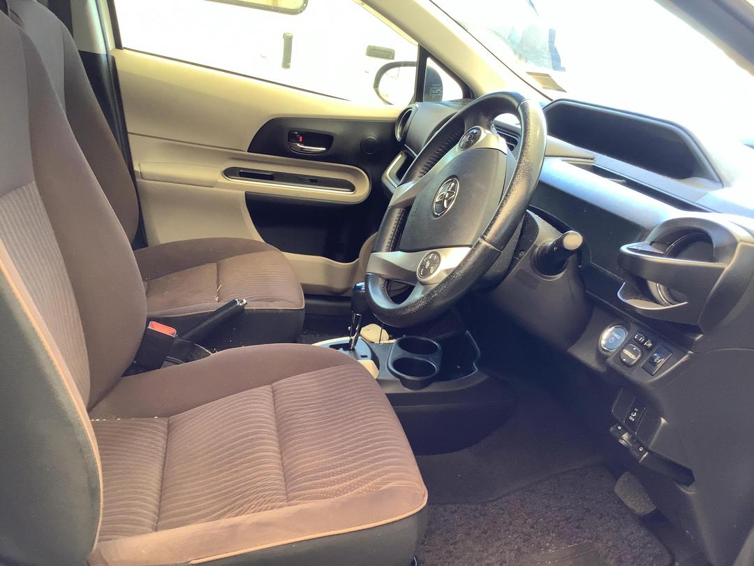 Photo '9' of Toyota Aqua