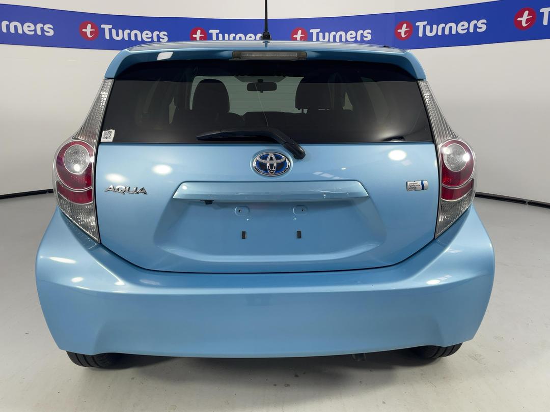 Photo '6' of Toyota Aqua