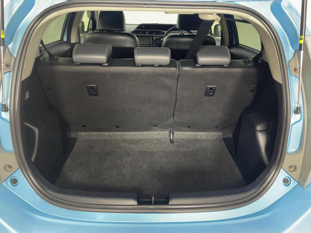 Photo '14' of Toyota Aqua