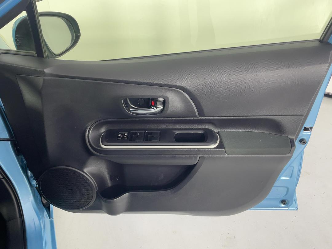 Photo '15' of Toyota Aqua