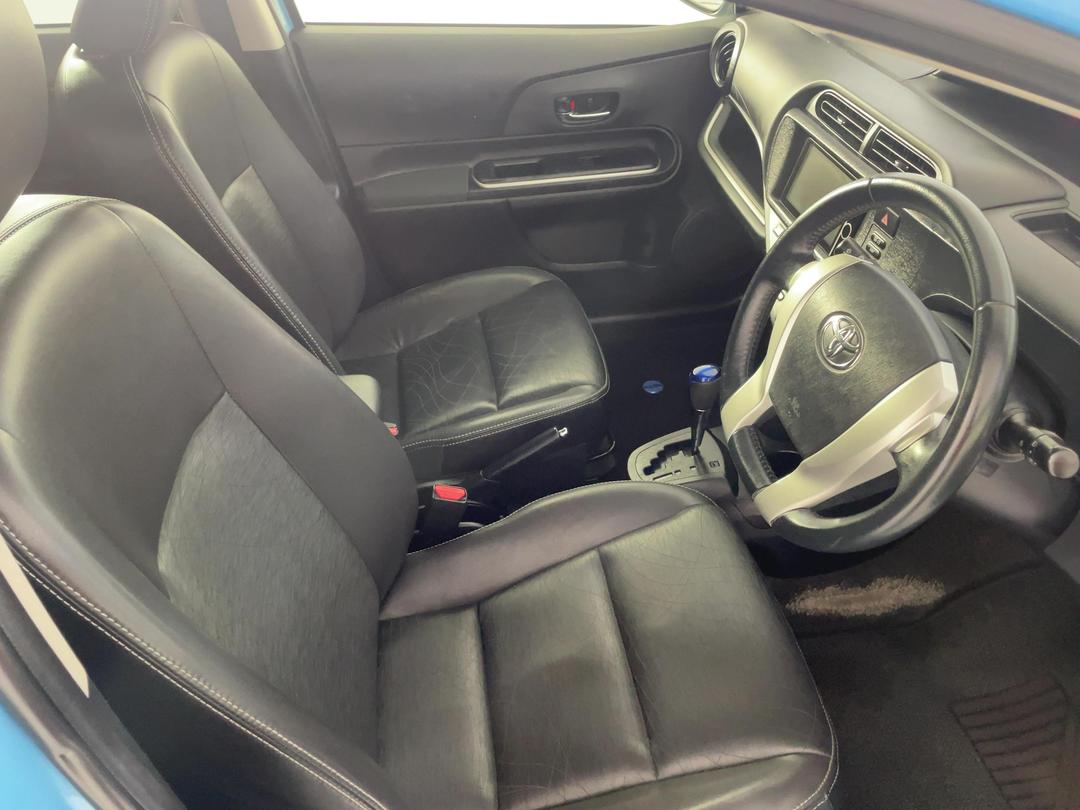 Photo '16' of Toyota Aqua