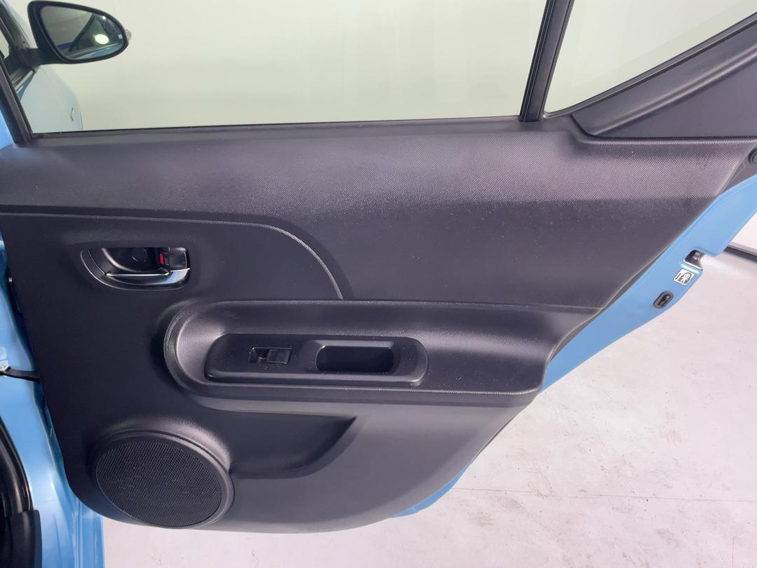 Photo '19' of Toyota Aqua