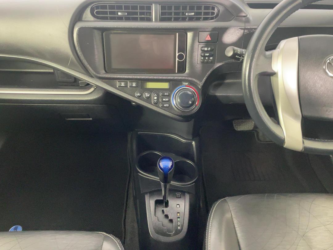 Photo '18' of Toyota Aqua