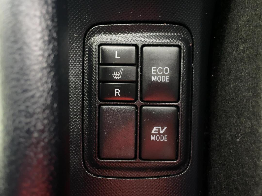 Photo '24' of Toyota Aqua