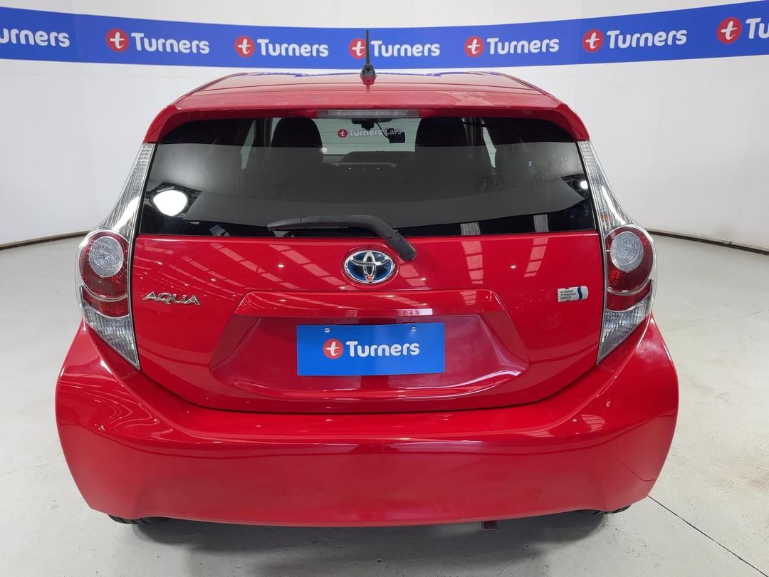 Photo '6' of Toyota Aqua