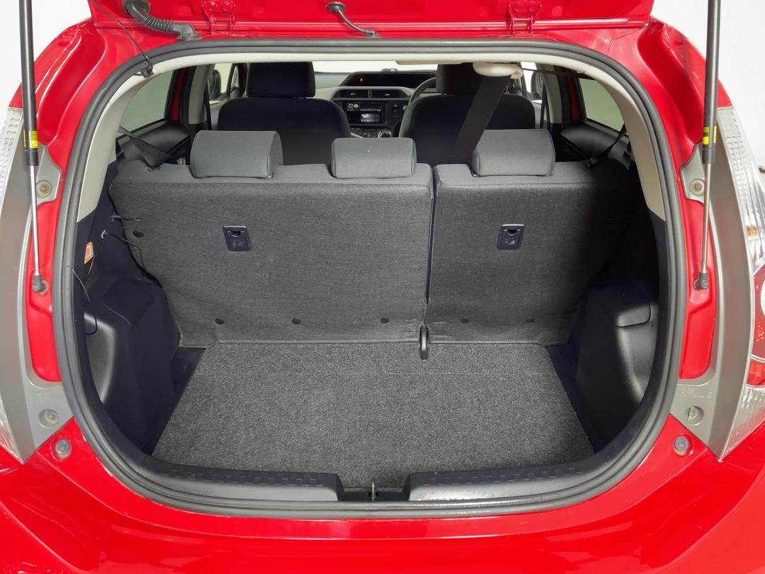 Photo '14' of Toyota Aqua