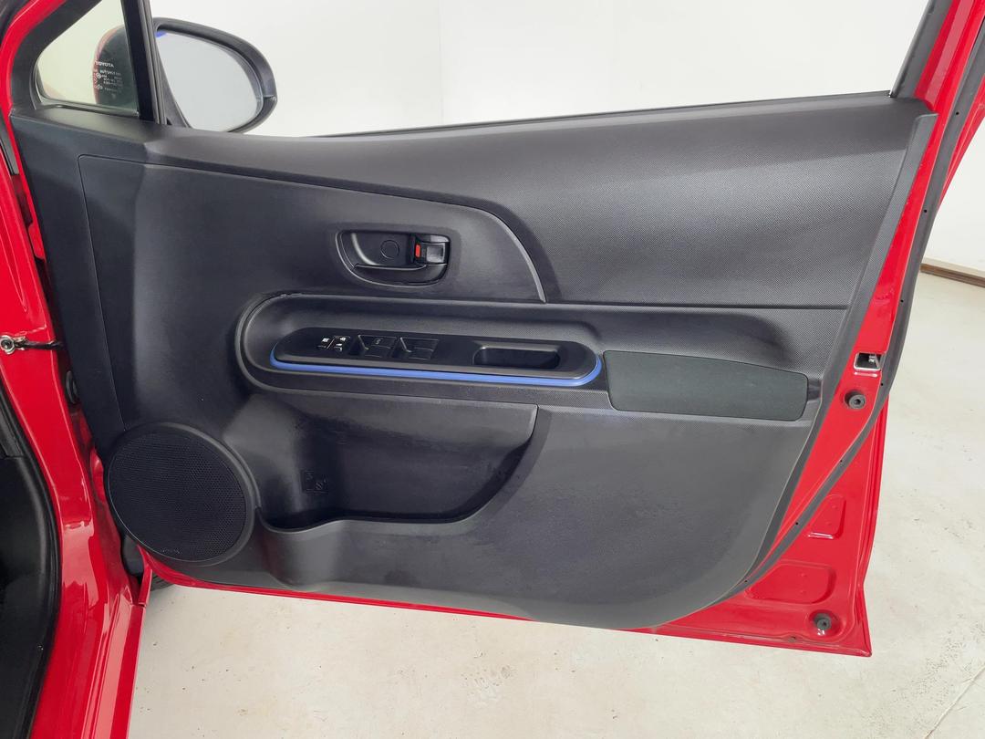 Photo '15' of Toyota Aqua