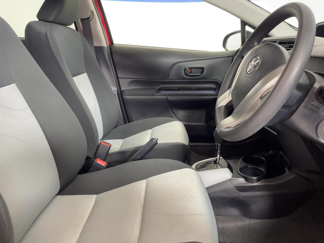 Photo '16' of Toyota Aqua