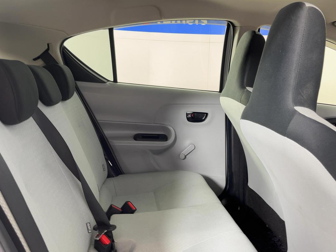 Photo '20' of Toyota Aqua
