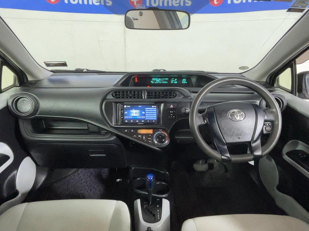 Photo '17' of Toyota Aqua