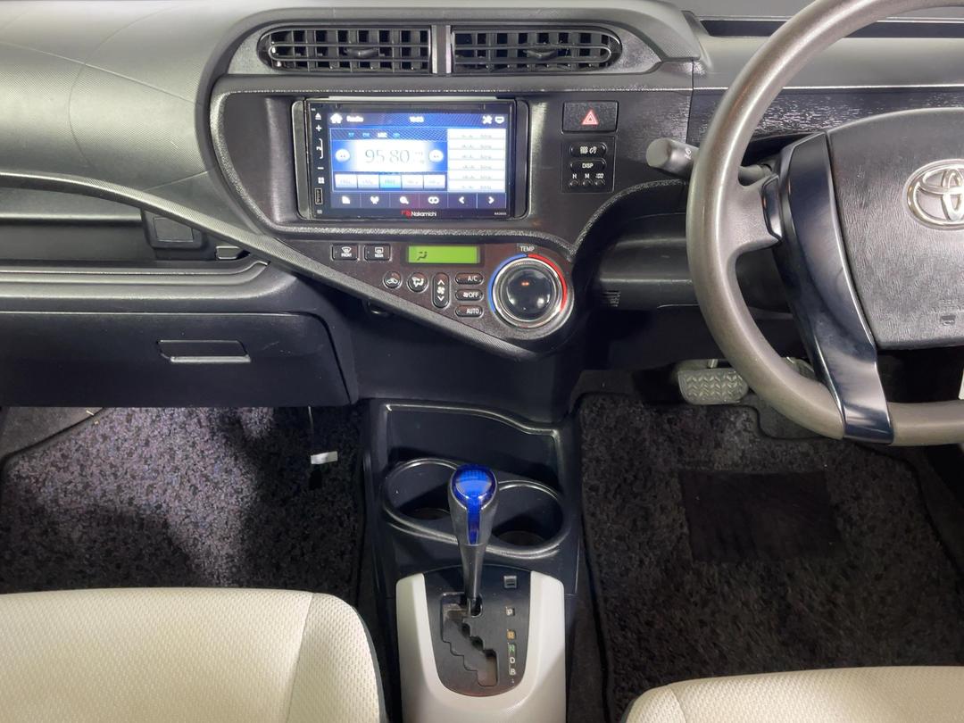 Photo '18' of Toyota Aqua