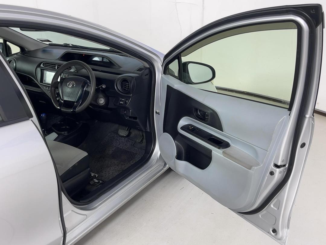 Photo '15' of Toyota Aqua