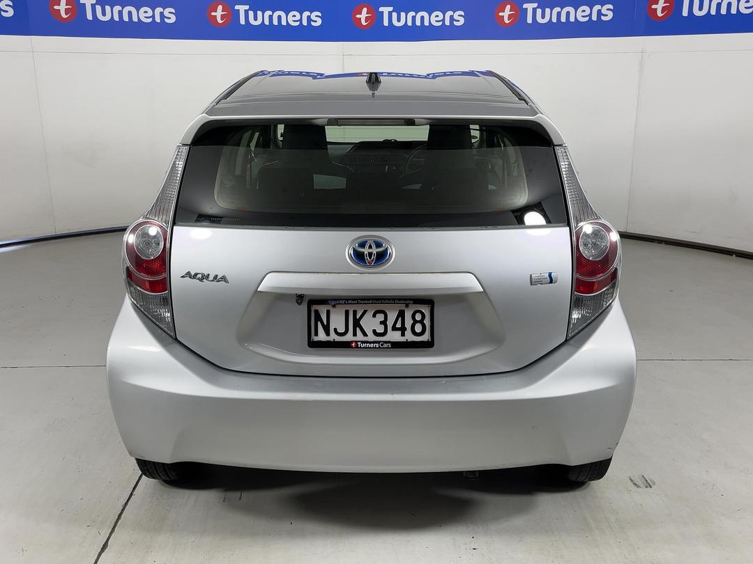Photo '6' of Toyota Aqua